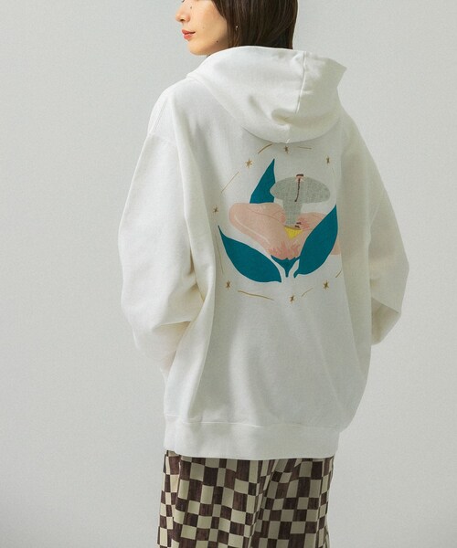 KBF（ケイビーエフ）の「Aki Ishibashiコラボフーディー（パーカー・レディース・Flower/Saturn・one）」の3枚目の写真