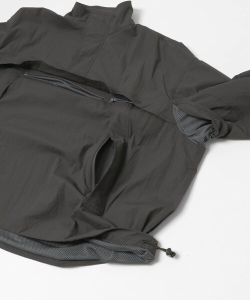 URBAN RESEARCH（アーバンリサーチ）の「SFC　SFC ANORAK（マウンテンパーカー・メンズ・Charcoal/Navy/Black・L/XL）」の17枚目の写真