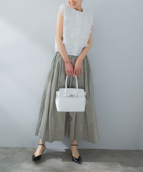 URBAN RESEARCH ROSSO（アーバンリサーチロッソ）の「グロッシーギャザースカート（スカート・レディース・BEIGE/GREIGE・FREE）」の6枚目の写真