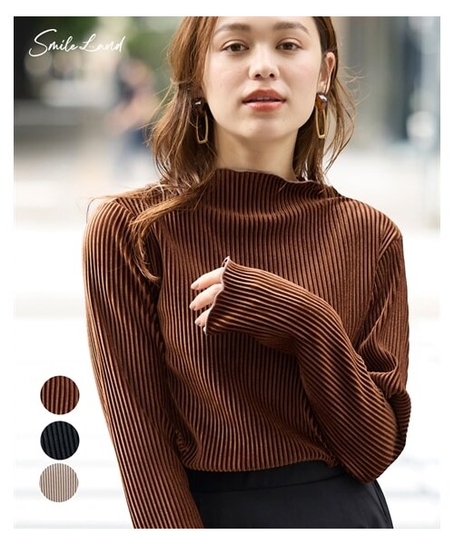 nissen（ニッセン）の「大きいサイズ ベロアプリーツハイネックトップス（Tシャツ/カットソー・レディース・黒/グレイッシュベージュ/ブラウン・L/LL/3L/4L/5L/6L/8L/10L）」の2枚目の写真