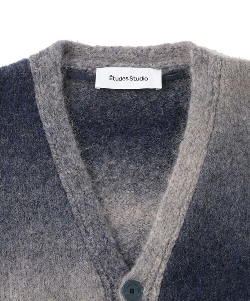ADAM ET ROPE'(アダムエロペ)の「【Etudes Studio/エチュードストゥディオ】ALPACA CARDIGAN(カーディガン/ボレロ・メンズ・ネイビー系/レッド系・2/3)」の6枚目の写真
