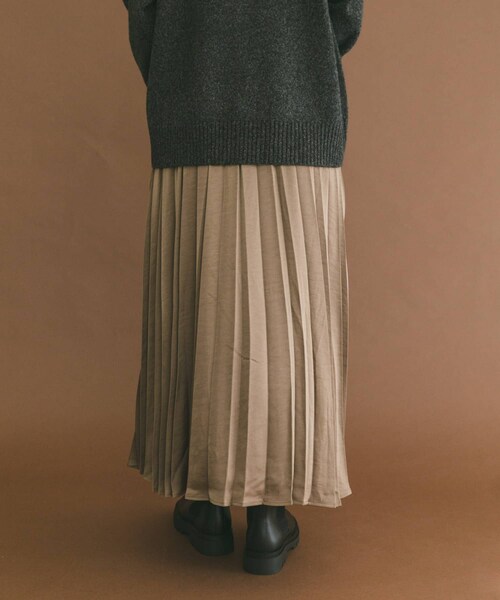 ITEMS URBANRESEARCH（アイテムズ アーバンリサーチ）の「サテンプリーツスカート（スカート・レディース・CHA/BRN/P.BEG・FREE）」の13枚目の写真