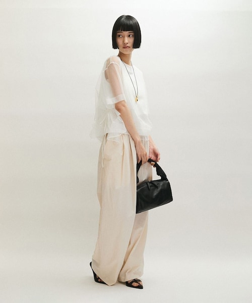 ADAM ET ROPE'(アダムエロペ)の「【WEB限定】・【サステナブル】・【定番】ギャザーチュールトップス(Tシャツ/カットソー・レディース・ブラック/ホワイト/ダークブラウン・F)」の7枚目の写真