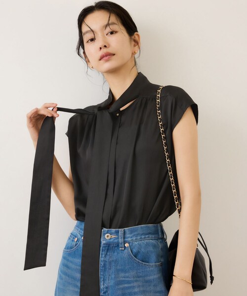 ROPE'（ロペ）の「サテンシルケットボウタイブラウス/イージーケア（シャツ/ブラウス・レディース・ブラック/ベージュ/ブルー・36/38）」の16枚目の写真