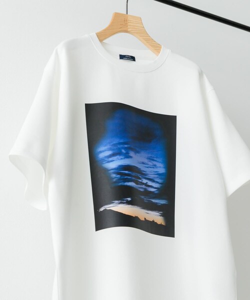 ITEMS URBANRESEARCH（アイテムズ アーバンリサーチ）の「Art Graphic ポンチTシャツ Dawn（Tシャツ/カットソー・メンズ・WHT/BLK・M/L）」の3枚目の写真