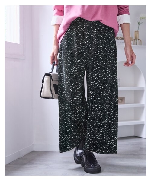 nissen（ニッセン）の「＜大きいサイズ＞ラクしてキレイ見え選べるプリ―ツパンツ（ゆったりヒップ）（パンツ・レディース・黒系マルチストライプ/黒系ドット/モカ系ボタニカル柄/ネイビー系アラベスク柄/オフホワイト系小花柄・L/LL/3L/4L/5L/6L/8L/10L）」の12枚目の写真