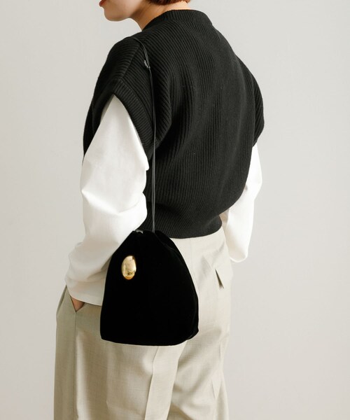 URBAN RESEARCH(アーバンリサーチ)の「『一部別注カラー』JAMIRAY EGGVELVET D/S PUFFER BAG(ショルダーバッグ・レディース・BLUE/BLACK/別注RED・-)」の16枚目の写真