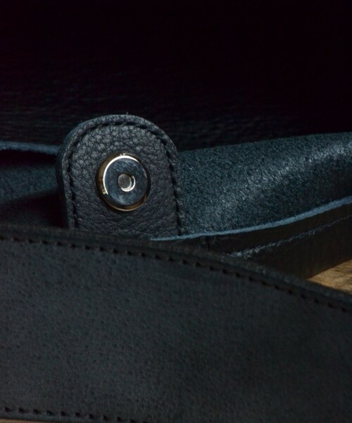 ADAM ET ROPE'(アダムエロペ)の「【HenderScheme/エンダースキーマ】one side belt bag(ショルダーバッグ・メンズ・ブラック・F)」の17枚目の写真