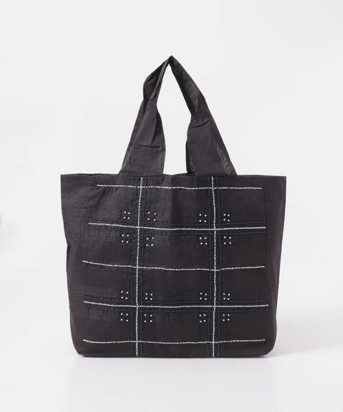 かぐれ(カグレ)の「Khadi&co BIRD Embroidery Bag(トートバッグ・レディース・BK・Free)」の4枚目の写真