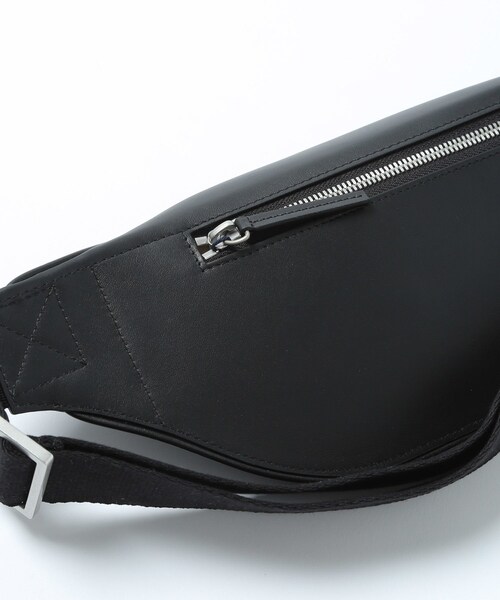 ADAM ET ROPE'（アダムエロペ）の「MENS【JACQUEMUS】LA BANANE MEUNIER（ボディバッグ/ウエストポーチ・メンズ・ブラック・F）」の6枚目の写真