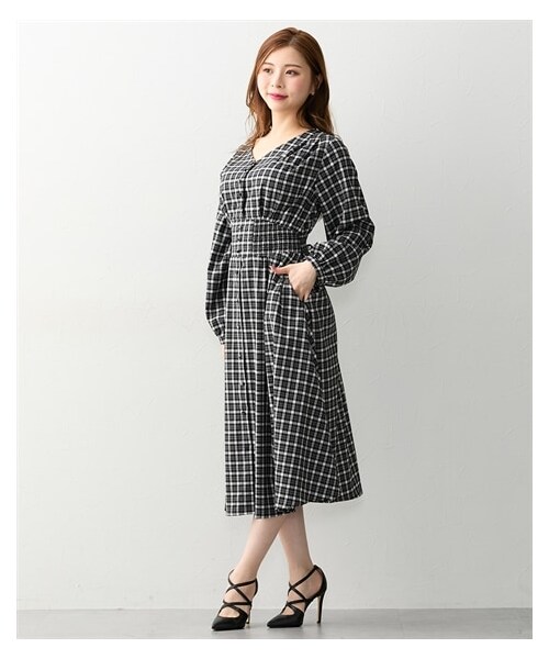 nissen（ニッセン）の「【大きい胸専用】フィット＆フレアチェック柄フレアワンピース（ワンピース・レディース・ブラック系チェック/ブラウン系チェック・FM/FL/FLL/F3L）」の5枚目の写真