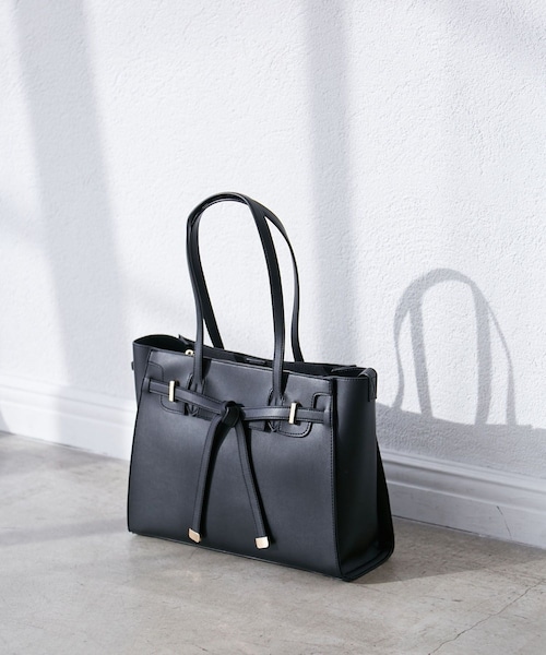 VIS（ビス）の「【A4収納】フラップタイトートバッグ（トートバッグ・レディース・ブラック/キナリ/ベージュ系・F）」の4枚目の写真