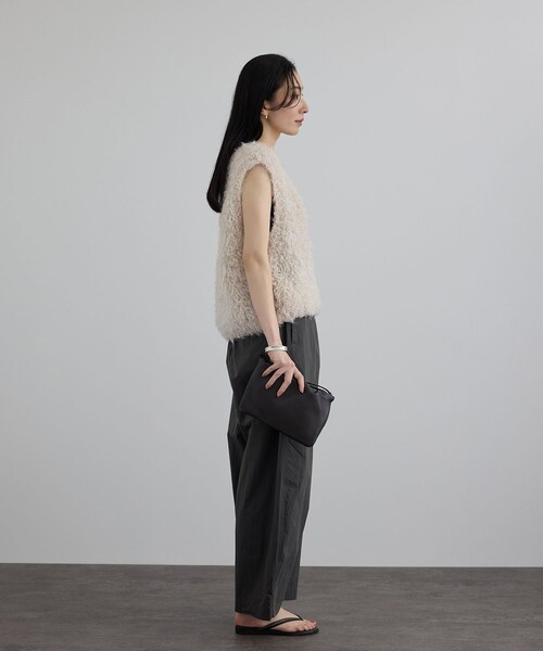 ADAM ET ROPE'(アダムエロペ)の「カーリーモヘアクロップドベスト(ベスト・レディース・ブラック/オフホワイト・F)」の10枚目の写真