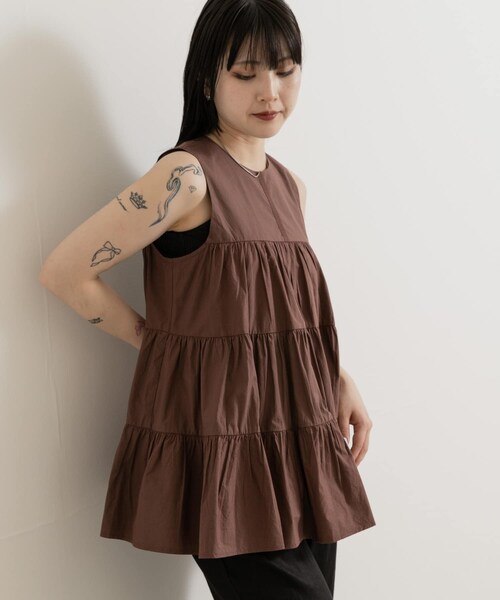 THE GOODLAND MARKET（ザグッドランドマーケット）の「FANAKA　Poplin tiered blouse（シャツ/ブラウス・レディース・024BLU/BLACK/58BRN・FREE）」の8枚目の写真