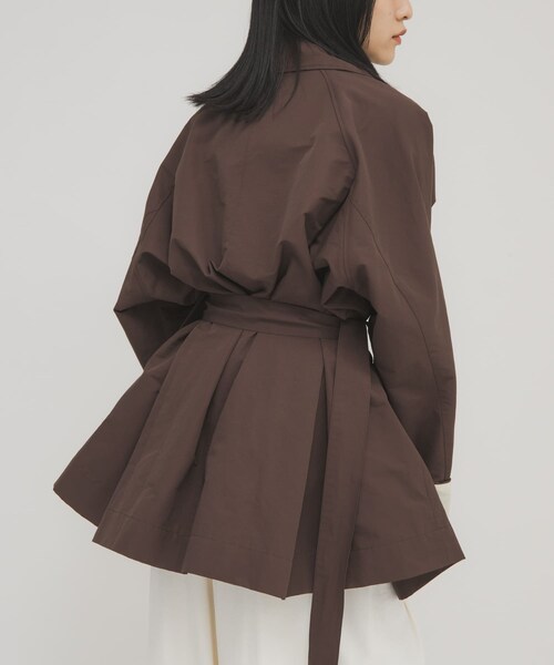 KBF（ケイビーエフ）の「テントラインBIGミドルコート（テーラードジャケット・レディース・BEIGE/BROWN/NAVY・One）」の9枚目の写真