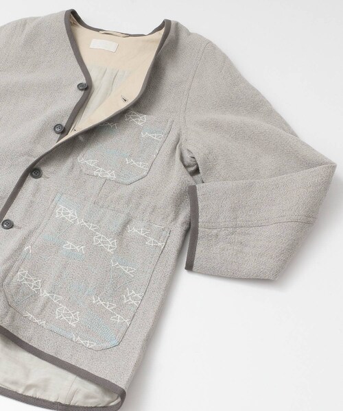 URBAN RESEARCH（アーバンリサーチ）の「WORK NOT WORK　ウールエンブロイダリーバーナージャケット（ノーカラージャケット・レディース・GRAY/D.BROWN・1/2）」の10枚目の写真