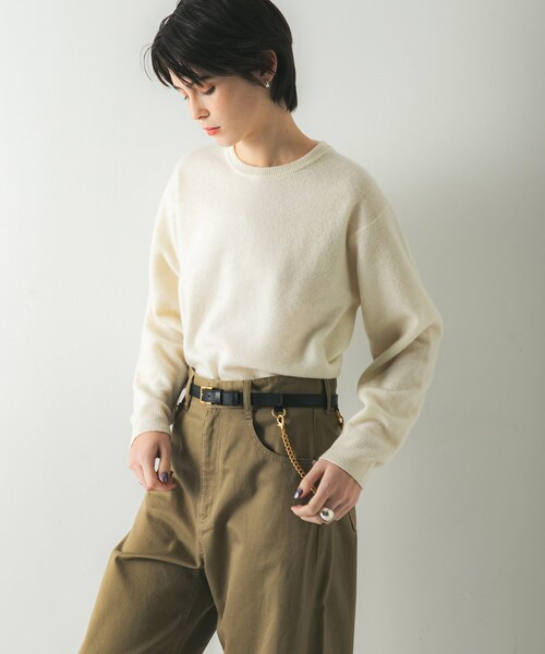 URBAN RESEARCH(アーバンリサーチ)の「ウール100 クルーネックソフトニット(ニット/セーター・レディース・OFF WHITE/BLUE/GRAY/BLACK・Free)」の7枚目の写真