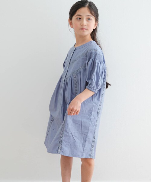 URBAN RESEARCH DOORS(アーバンリサーチドアーズ)の「ハシゴレースワンピース(KIDS)(ワンピース・キッズ・BLUE/OFF.BEIGE/BLACK・105/120/135)」の3枚目の写真