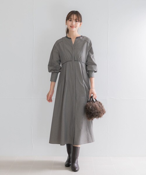 URBAN RESEARCH ROSSO（アーバンリサーチロッソ）の「『一部WEB限定カラー』バイカラーチェックナローワンピース（ワンピース・レディース・BROWN/BEIGE/NAVY・Free）」の21枚目の写真