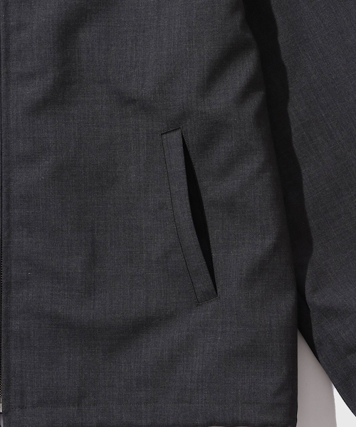ADAM ET ROPE'(アダムエロペ)の「【AURALEE/オーラリー】BONDED TROPICAL WOOL ZIP BLOUSON(ブルゾン・メンズ・チャコール・3/4)」の8枚目の写真
