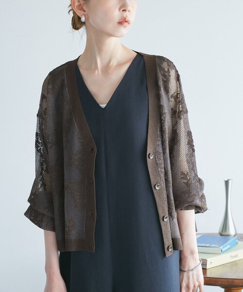 ROPE' PICNIC（ロペピクニック）の「透かし編み花柄Vネックカーディガン（カーディガン/ボレロ・レディース・オフホワイト/ブラウン/ブルー系/カラシ・38）」の22枚目の写真