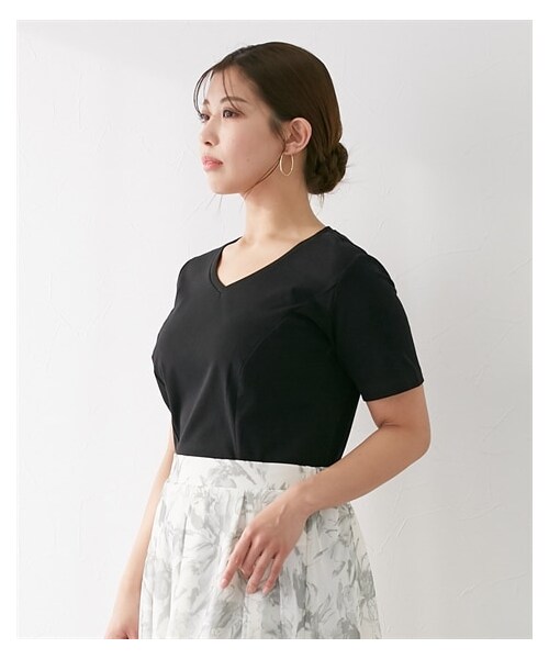 nissen（ニッセン）の「【大きい胸専用】美ラインVネック半袖Tシャツ（Tシャツ/カットソー・レディース・ブラック/オフホワイト/ダークネイビー・FS/FM/FL/FLL/F3L）」の9枚目の写真