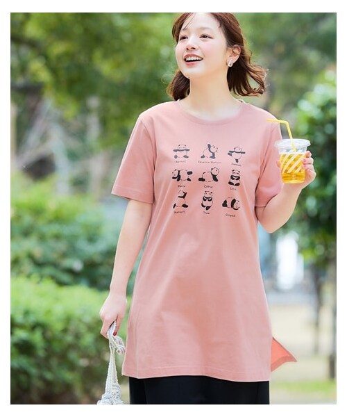 nissen（ニッセン）の「大きいサイズ　【ひんやりコットン】綿１００％ＡラインプリントチュニックＴシャツ（接触冷感・UVカット）（チュニック・レディース・黒(フォトフラワー)/ねこ:セージグリーン/くま:黒/シンプルロゴ:モカベージュ/アメカジ:ネイビー/オーシャン:ネイビー/ドーナツ:オートミール/バンダナ:カーキ/スニーカー:クリーム/フォト風景:チャコールグレー/黒(グラフィック)/オフホワイト(ネコ)/チャコール(モノクロスィーツ)/ネイビー(ハワイ)/グレージュ(ロゴ)(新色)/アイボリー(花瓶)/ミント(鳥)/ピンク(パンダ)/カーキ(サークルロゴ)・L/LL/3L/4L/5L/6L/8L/10L）」の18枚目の写真