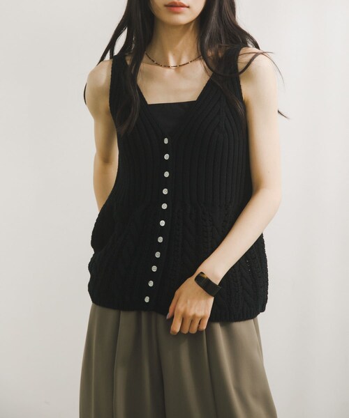 URBAN RESEARCH DOORS(アーバンリサーチドアーズ)の「Button Cotton Knit Vest(ベスト・レディース・BEIGE/BLACK・Free)」の4枚目の写真