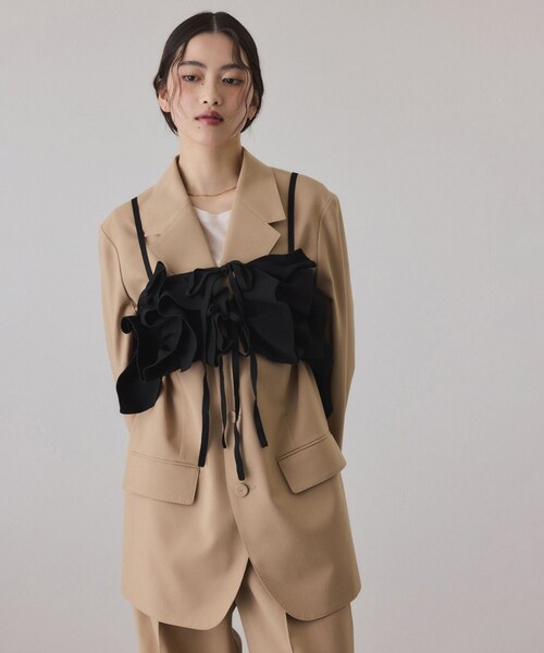 ADAM ET ROPE'（アダムエロペ）の「【サステナブル】ニットフリルビスチェ（ベスト・レディース・ブラック・F）」の5枚目の写真