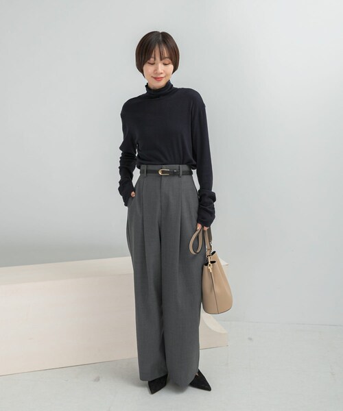 URBAN RESEARCH ROSSO（アーバンリサーチロッソ）の「コットンカシミヤハイネックカットソー（Tシャツ/カットソー・レディース・OFF/GREIGE/NAVY・Free）」の12枚目の写真