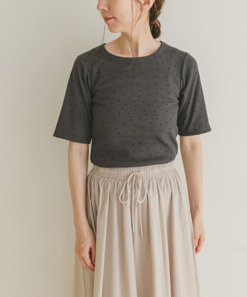 ITEMS URBANRESEARCH（アイテムズ アーバンリサーチ）の「5ブソデリブTシャツ（Tシャツ/カットソー・レディース・WHT/CHA/BLK・FREE）」の8枚目の写真