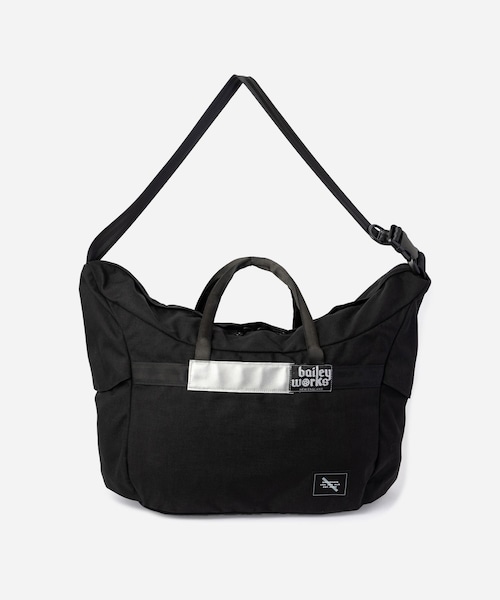 Saturdays NYC(サタデーズ ニューヨークシティ )の「BaileyWorks x Saturdays NYC Double Name Whalemouth Small(ボストンバッグ・レディース・ブラック/チャコール/ホワイト/ブラウン/その他・F)」の2枚目の写真