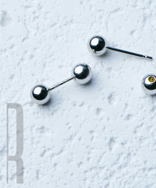 ROPE'（ロペ）の「【Mimi】R（ロペ アール）PT プレーンスタッドピアス（ピアス（両耳用）・レディース・シルバー系・F）」の4枚目の写真