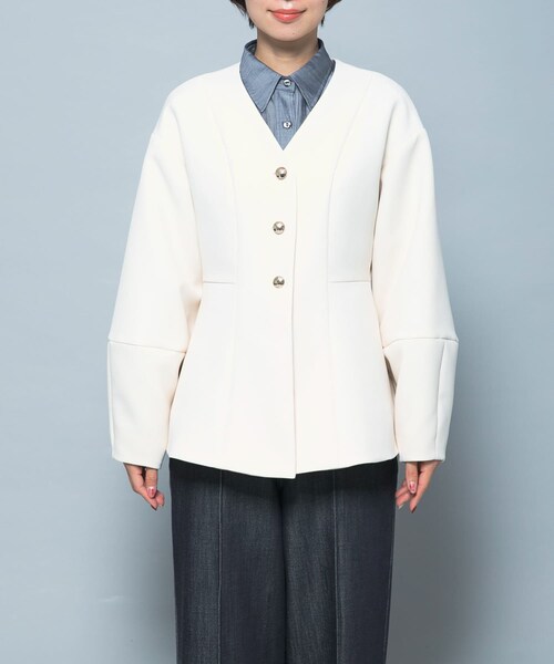 URBAN RESEARCH ROSSO（アーバンリサーチロッソ）の「『WEB限定』デザインボタンペプラムツイルジャケット（ノーカラージャケット・レディース・IVORY/BLACK・Free）」の9枚目の写真