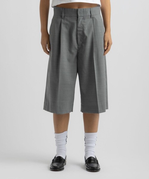 Saturdays NYC(サタデーズ ニューヨークシティ )の「Kim Pleated Shorts | WOMEN(その他パンツ・レディース・グレー/ネイビー・L/M/S)」の14枚目の写真