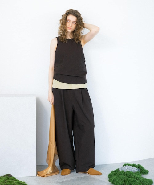 KBF（ケイビーエフ）の「バックオープンベストセットアップ（セットアップ・レディース・BLACK/BEIGE/BROWN・one）」の2枚目の写真