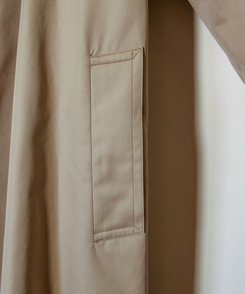 ADAM ET ROPE'（アダムエロペ）の「【blurhms】Gabardine Double Belt Trench Coat（トレンチコート・メンズ・ブラック/ベージュ・2/3）」の13枚目の写真