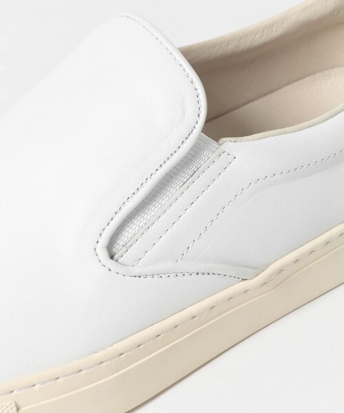 URBAN RESEARCH（アーバンリサーチ）の「YOAK　LILY SMOOTH（スリッポン・メンズ・WHITE/BLACK・40/41/42）」の5枚目の写真