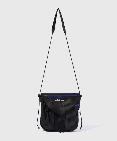 ADAM ET ROPE'（アダムエロペ）の「【Etudes Studio/エチュードストゥディオ】CAYL CROSSBODY BAG（ボディバッグ/ウエストポーチ・メンズ・ブラック・F）」の2枚目の写真