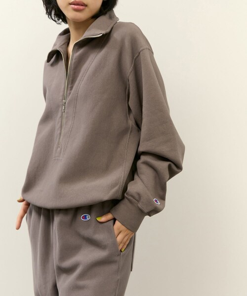 ADAM ET ROPE'(アダムエロペ)の「【Champion for ADAM ET ROPE'】別注 SWEAT HALF ZIP(スウェット・レディース・オフホワイト/ブラウン系/ネイビー・F)」の15枚目の写真