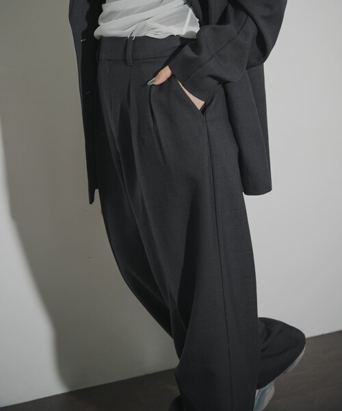 THE GOODLAND MARKET（ザグッドランドマーケット）の「cwtch　2TUCK WOOL SLACKS（その他パンツ・レディース・GRAY/CHARCOAL・1/2）」の4枚目の写真