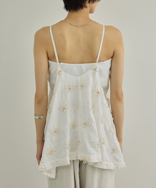 ADAM ET ROPE'(アダムエロペ)の「【WEB先行販売】【crinkle crinkle crinkle】別注レーヨンシャンタン 3D刺繍キャミソール(キャミソール・レディース・ブラック/ホワイト・F)」の19枚目の写真