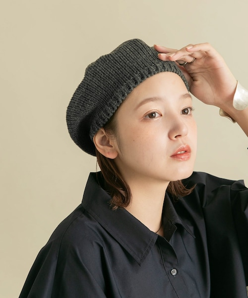 KBF(ケイビーエフ)の「ニットベレー帽(ハンチング/ベレー帽・レディース・CHARCOAL/BEIGE・one)」の1枚目の写真