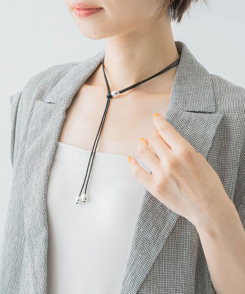 URBAN RESEARCH ROSSO（アーバンリサーチロッソ）の「CHIGNON　ワンループマルチコードチョーカー（ネックレス・レディース・BK/SILVE/BRN/GLD・FREE）」の2枚目の写真