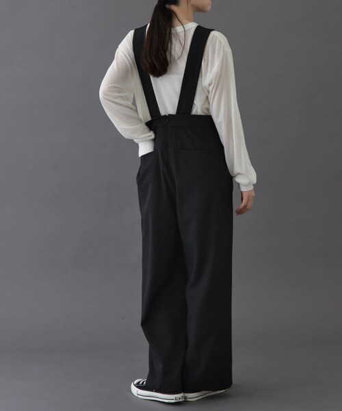 URBAN RESEARCH DOORS（アーバンリサーチドアーズ）の「FORK&SPOON　Uネックプラケットオーバーオール（ワンピース・レディース・BLACK/NAVY・1/2）」の6枚目の写真