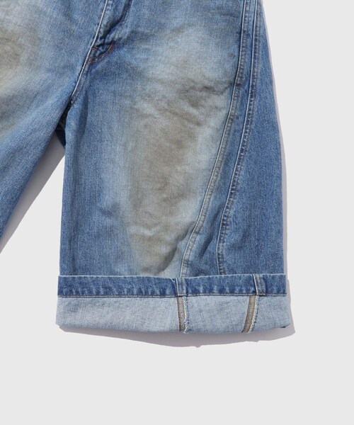 ADAM ET ROPE'（アダムエロペ）の「【NVRFRGT/ネヴァーフォーゲット】3D TWISTED JORTS（デニムパンツ・メンズ・ブルー系・1/2）」の11枚目の写真