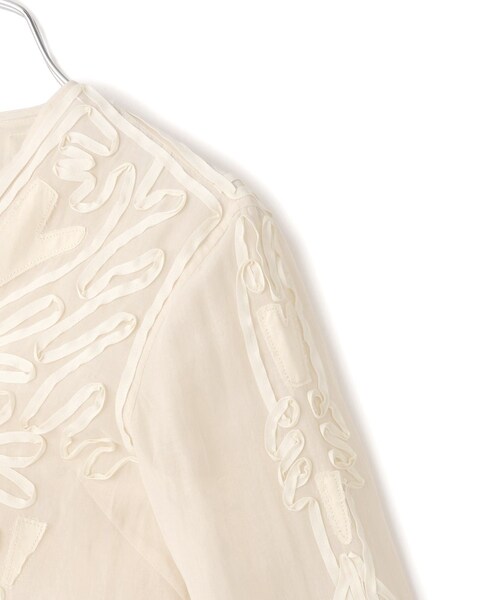 ADAM ET ROPE'(アダムエロペ)の「【EMOELLE】ステッチエンブロイダリーブラウス(シャツ/ブラウス・レディース・ホワイト/キナリ/ブラック/オフホワイト・F)」の15枚目の写真