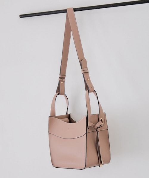 VIS(ビス)の「【復刻/J’aDoRe JUN ONLINE限定】フロントタイバッグ/マルチWAY(トートバッグ・レディース・ブラック/グレー系/ベージュ系・F)」の10枚目の写真
