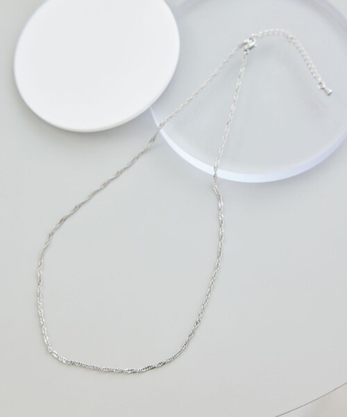ROPE' PICNIC(ロペピクニック)の「ステンレスツイストチェーンショートネックレス(ネックレス・レディース・ゴールド/シルバー・F)」の2枚目の写真