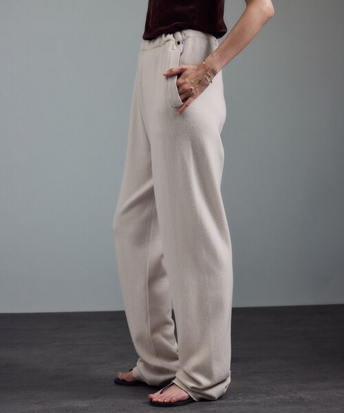 ADAM ET ROPE'(アダムエロペ)の「【extreme cashmere(エクストリーム・カシミア)】rush(その他パンツ・レディース・チャコール/ライトグレー・F)」の10枚目の写真